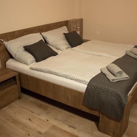 Apartmany Pilot Velka Hledsebe Exteriör bild
